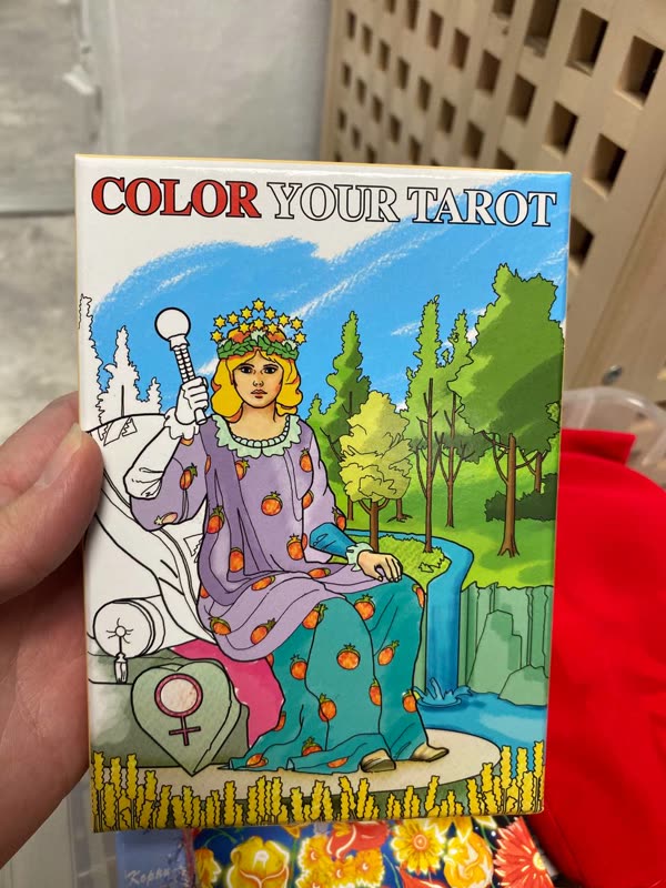 Коробка колоды «Color Your Tarot» — Таро-раскраска