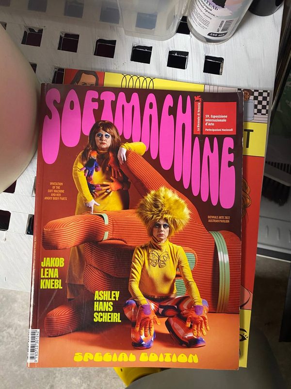 Обложка книги «SOFTMACHINE» — арт/фэшн-журнал